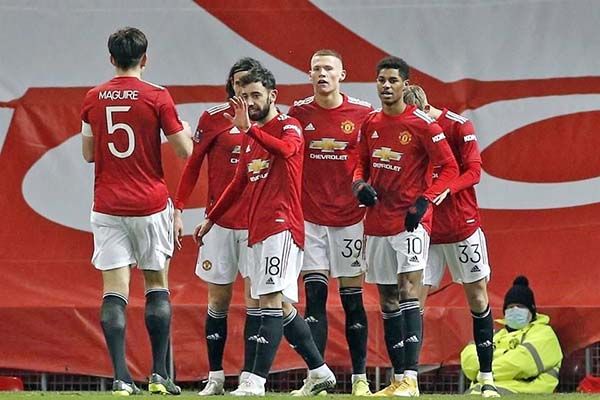 Sufre Manchester United y avanza en la FA Cup