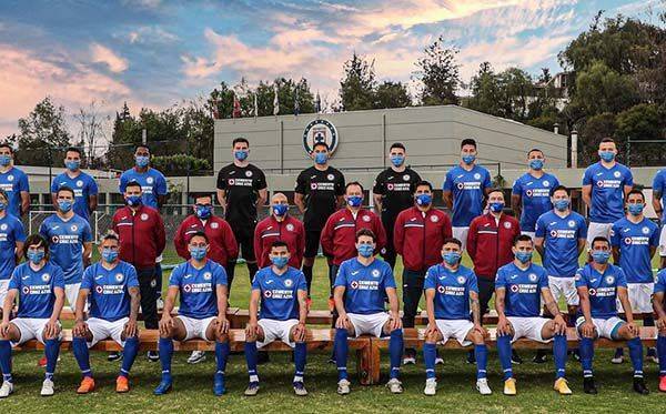 Cruz Azul, víctima de burlas en redes sociales tras publicar foto oficial
