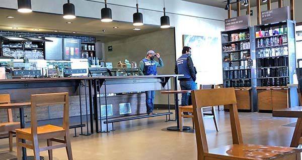 Abren restaurantes servicio a menores