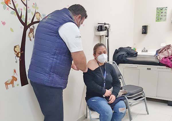 Aplicarán hoy segunda dosis a personal médico