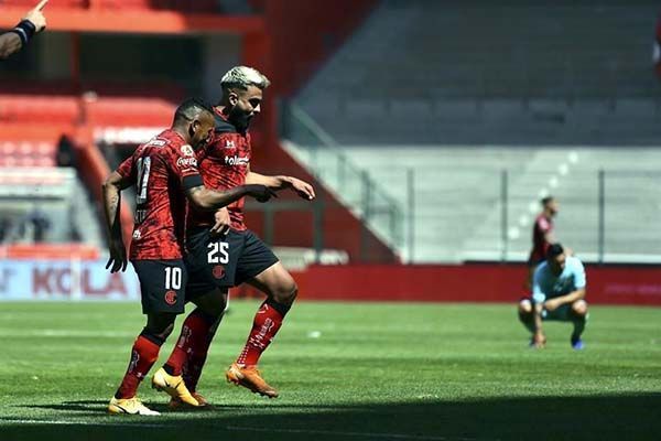 Lleva Canelo al Toluca de nuevo al liderato
