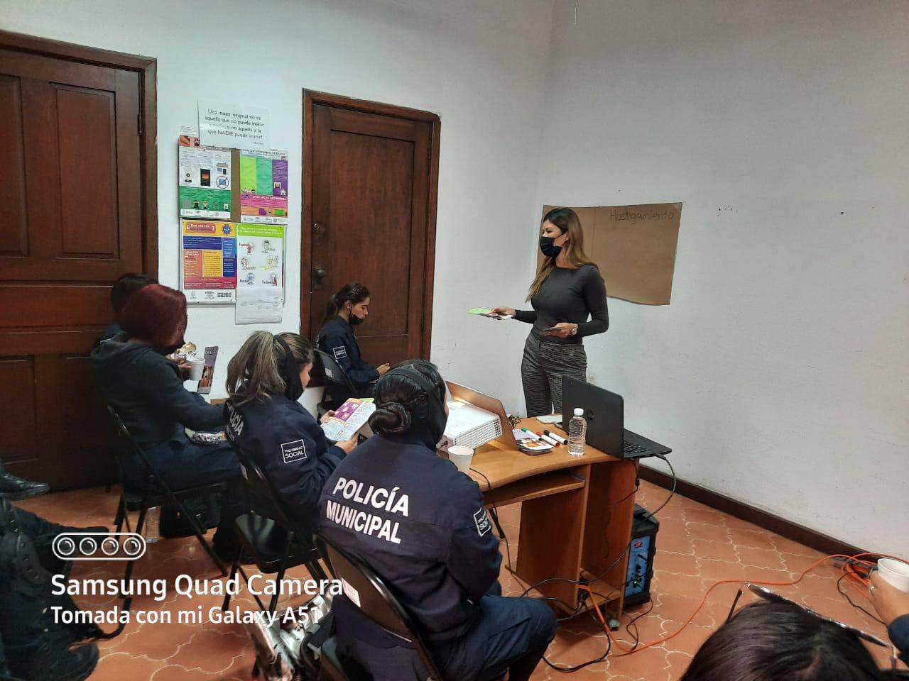 Imparte Instituto de la Mujer taller a policías