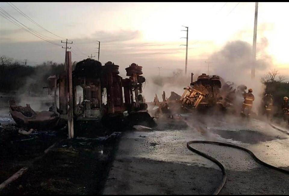 Mueren 12 en choque e incendio
