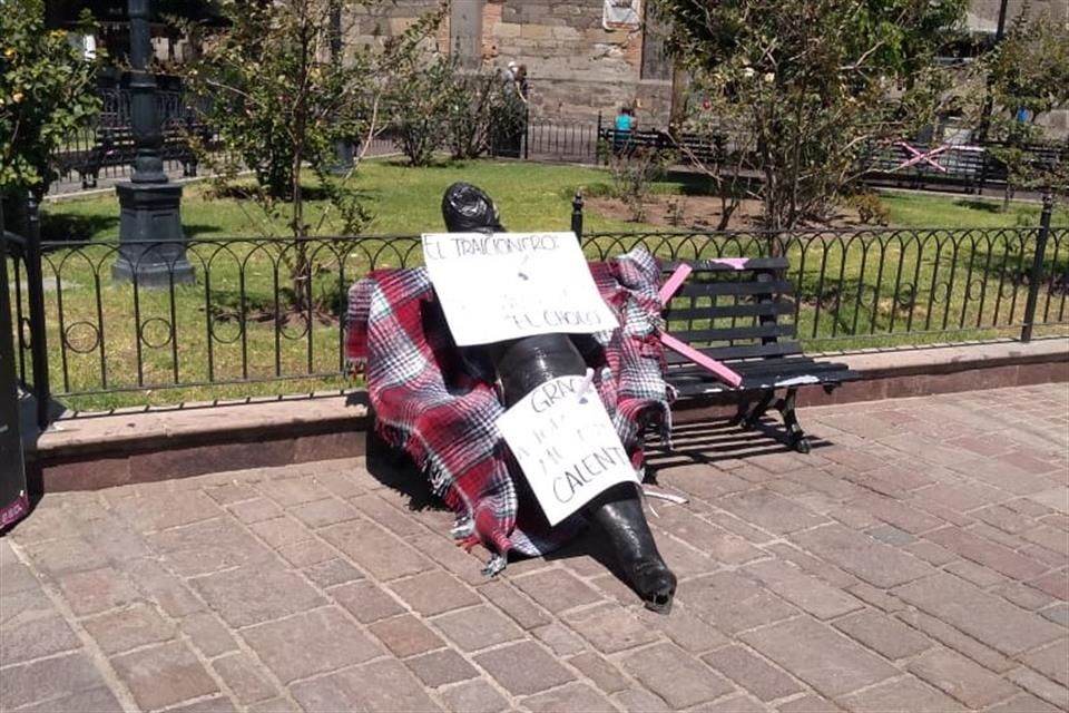 ‘Sientan’ a cadáver embolsado en Centro de Tlaquepaque