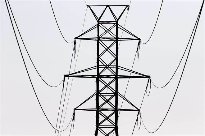 Suman 11 suspensiones contra reforma eléctrica