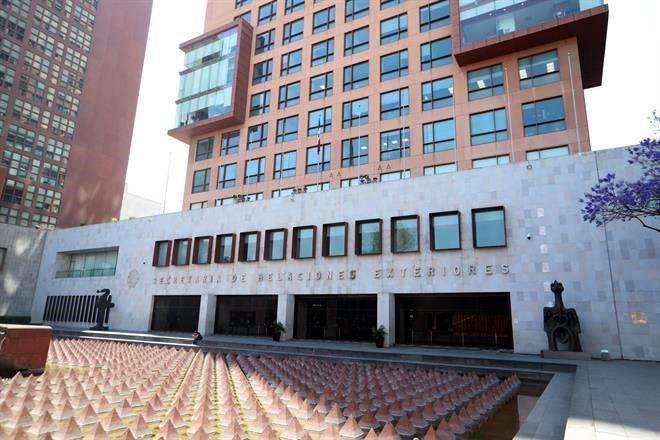 Cierra México frontera sur al tránsito no esencial