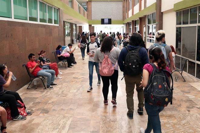 Revira SEP: ‘no comparen bares con escuelas’