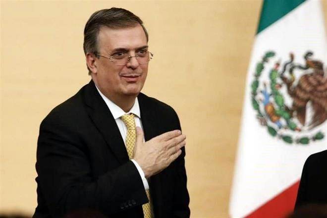 Cierra México frontera sur… y manda EU vacunas