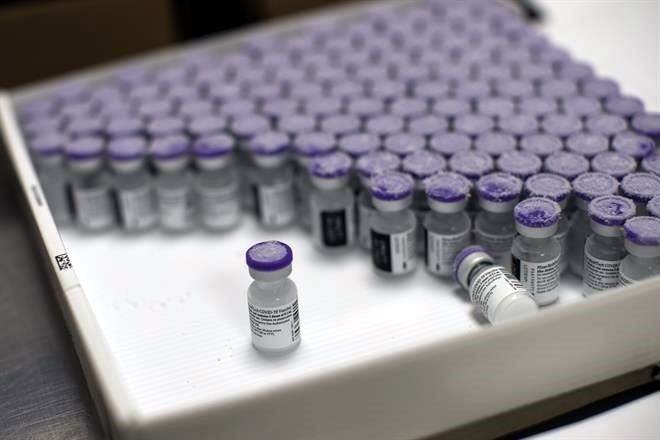 Las vacunas de Pfizer y AstraZeneca contra el coronavirus tiene alta efectividad para prevenir casos severos, según dos estudios