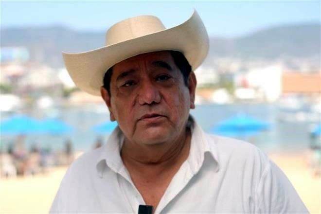 Ruega líder de Morena a Félix Salgado declinar