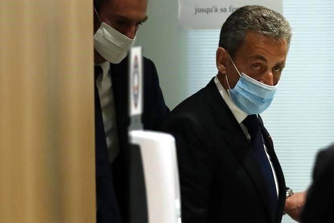 Condenan por corrupción a ex Presidente francés Sarkozy