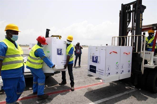Enviará Covax a AL 26 millones de dosis en 3 meses