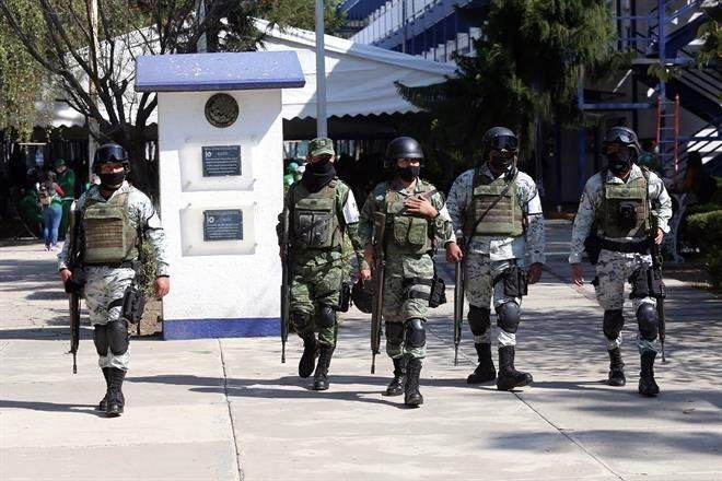 Denuncian en Capitolio militarización de AMLO