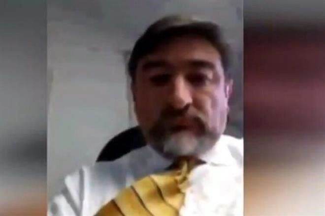 Acusa Cónsul cesado que fue extorsionado con video