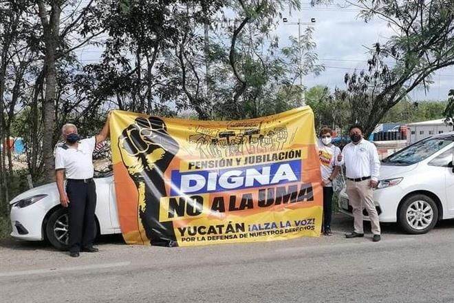 Cierran paso a AMLO y le exponen reclamos por jubilaciones