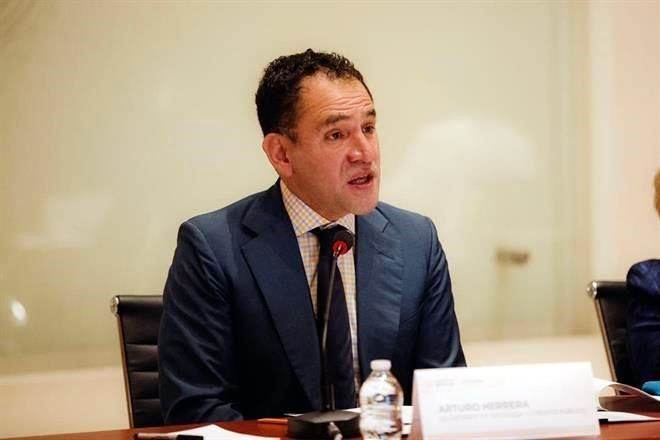 Con 80 millones vacunados retomaremos economía.-Herrera