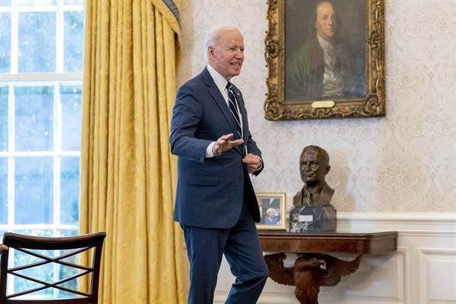 Busca Biden ampliar vacunación en EU a todos los adultos