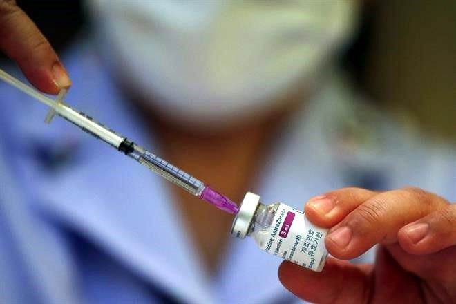 Analizan vacuna de AstraZeneca tras suspensión en Europa