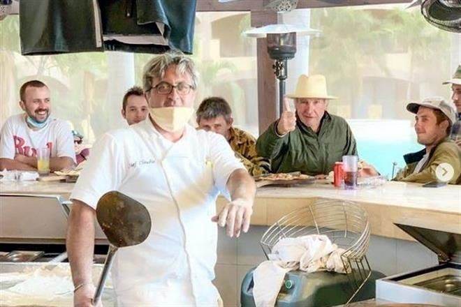 Harrison Ford pasea en bici por Tijuana
