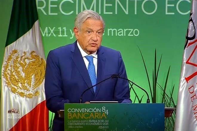 Dice AMLO a banqueros: no habrá cambio de reglas
