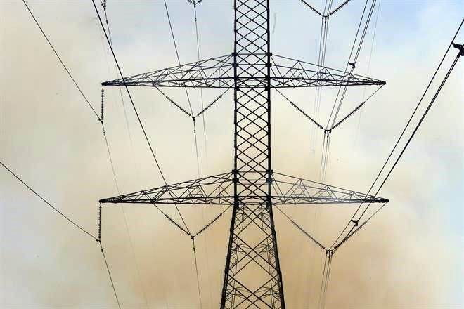 Suspende juez ley eléctrica de AMLO por tiempo indefinido