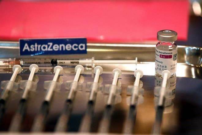 Hospitalizan a 3 en Noruega tras vacuna de AstraZeneca