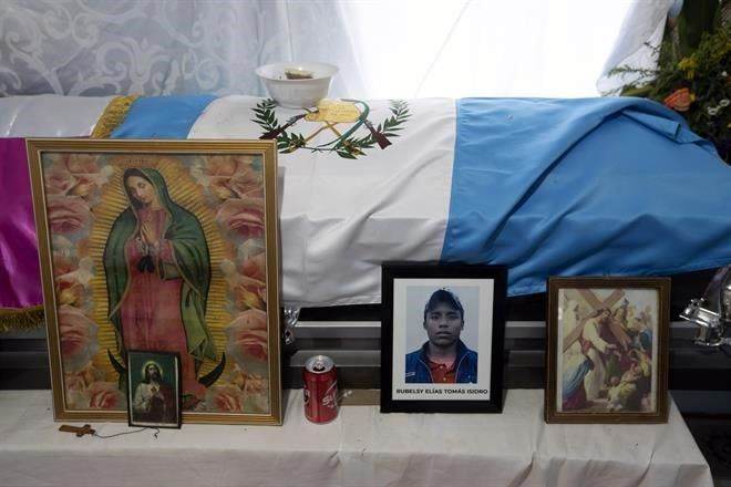 Exigen a AMLO acoger a huérfanos de caso Camargo