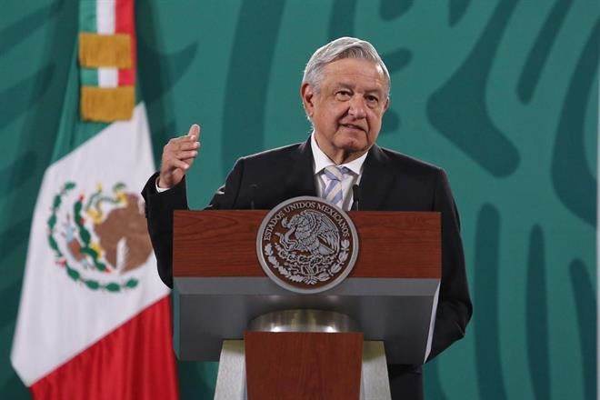 Amaga con reforma constitucional ante amparos en energía