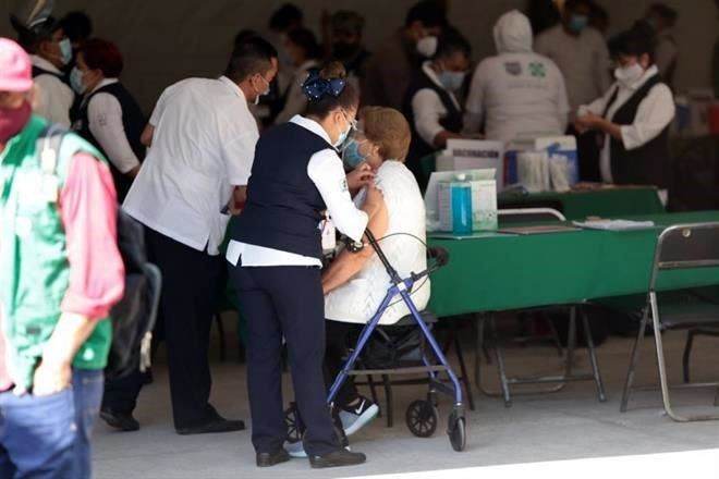 Arranca vacunación en Venustiano Carranza