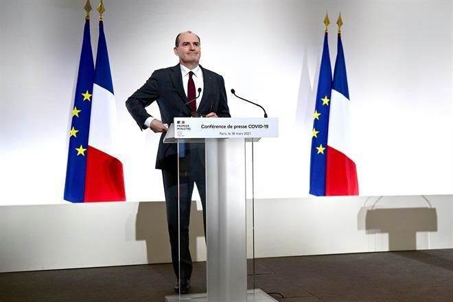 Anuncian nuevo confinamiento en París por un mes