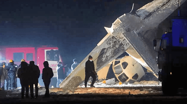 Avión bimotor se estrella en Kazajistán