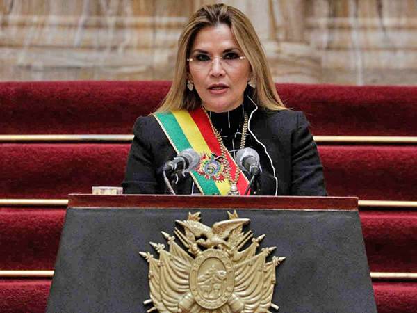Ordenan la detención de la expresidenta interina de Bolivia