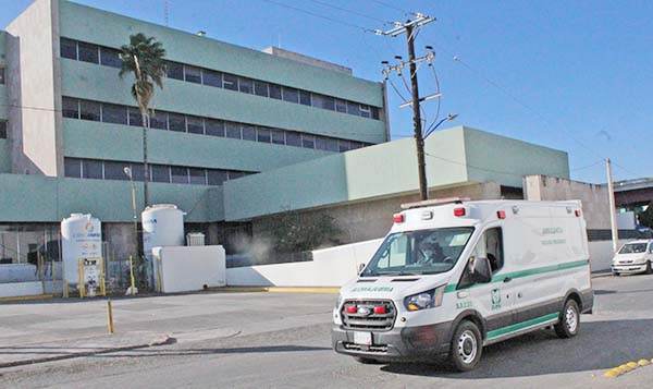 Personal IMSS renta tanques de oxígeno