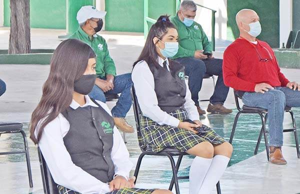 Evitan deserción de mil 600 estudiantes