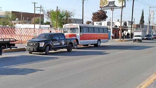 Cancelan licencia de chofer acosador