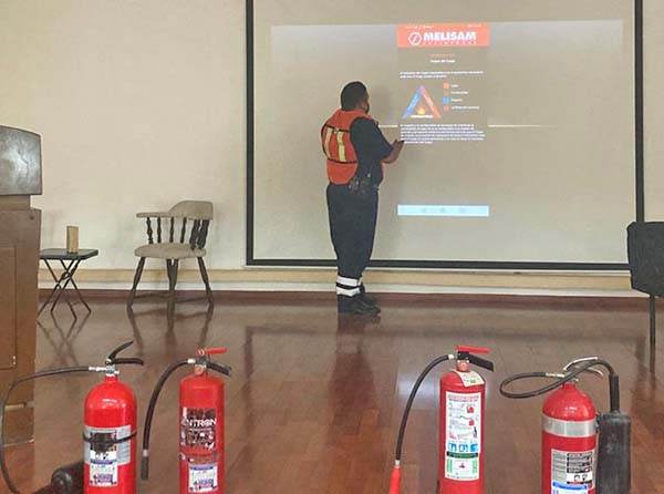 Capacitan a personal de Ladislao Farías Campos