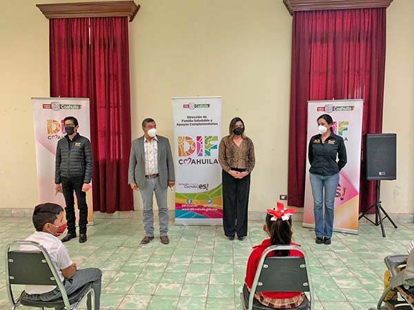 Entregan becas en el Pueblo Mágico