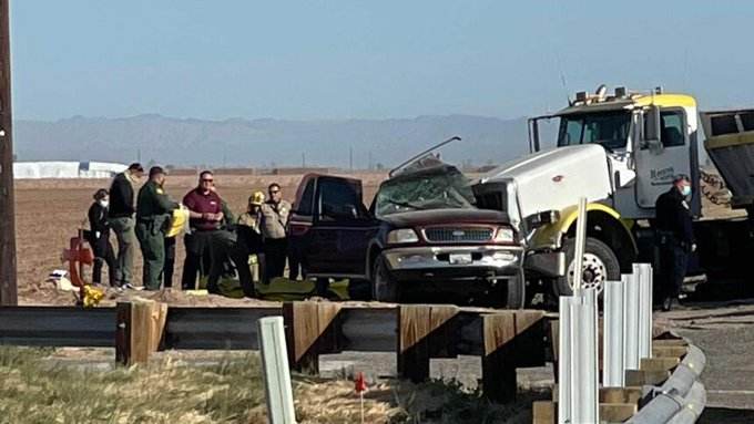 Choque en California deja al menos 15 muertos