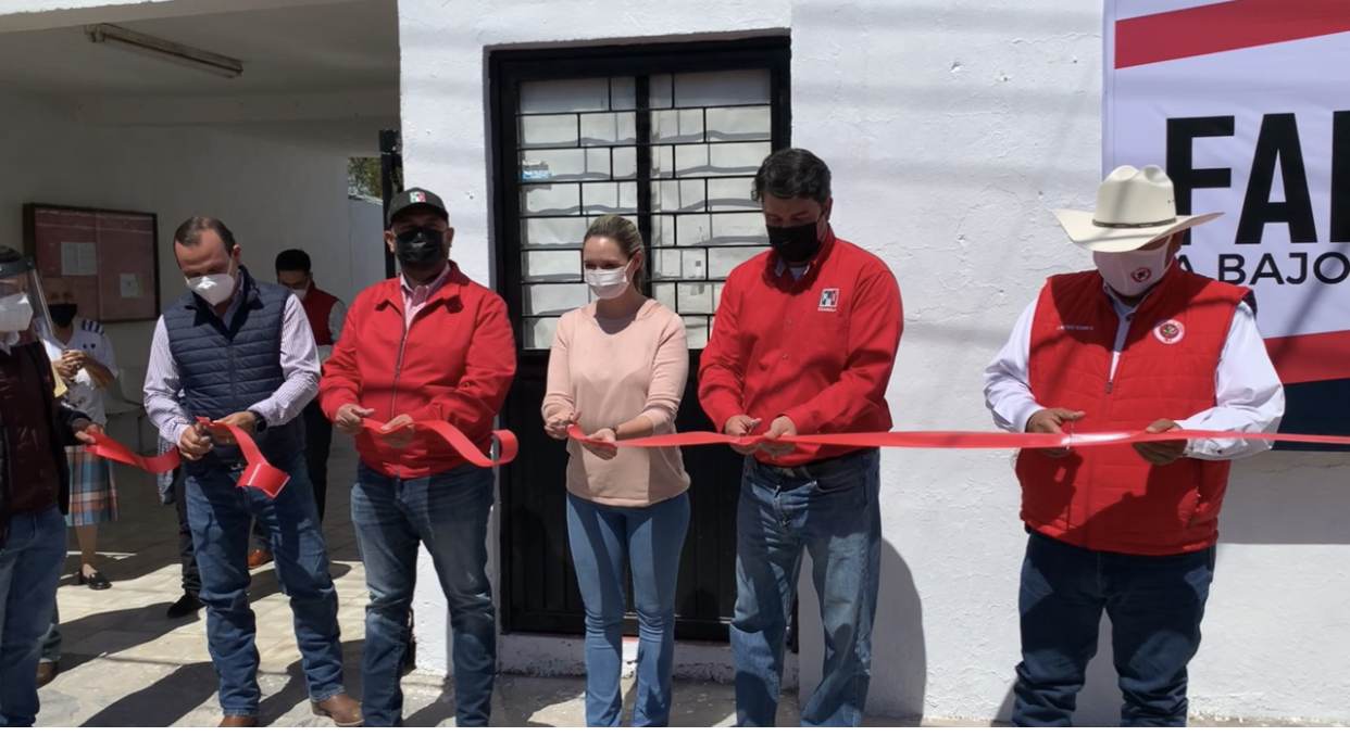 Inaugura Diputada Edna Dávalos farmacia a bajo costo en Parras