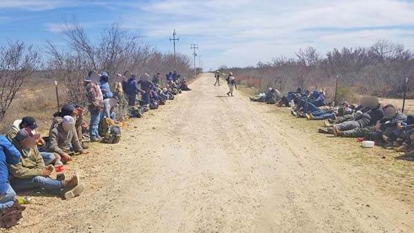 Abandona “coyote” a 66 inmigrantes en Hidalgo