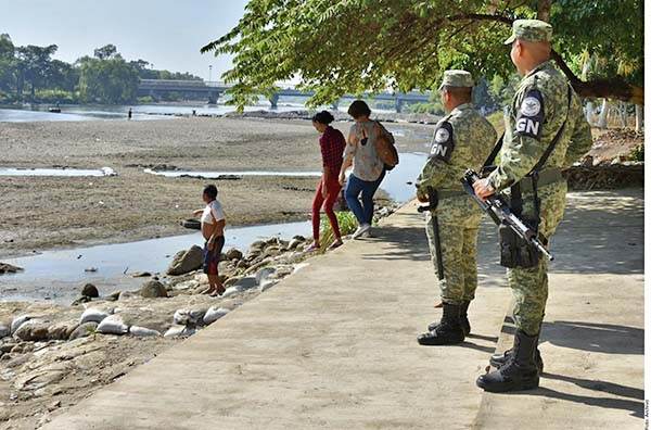 México anuncia restricciones en fronteras