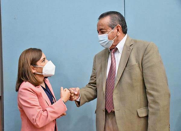 Felicita Alcalde a nueva Directora de Psicología