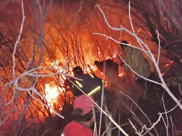 Controla PC incendio en San Buenaventura