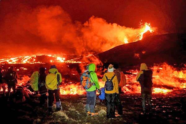 Asan salchichas con lava de volcán en Islandia