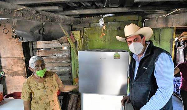 Lleva Chema luz a 2 zonas rurales