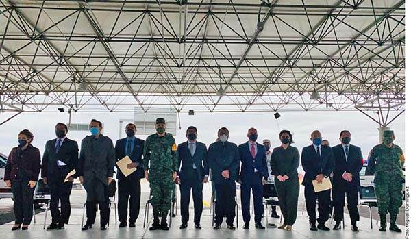 Toman militares aduanas de NL y Tamaulipas