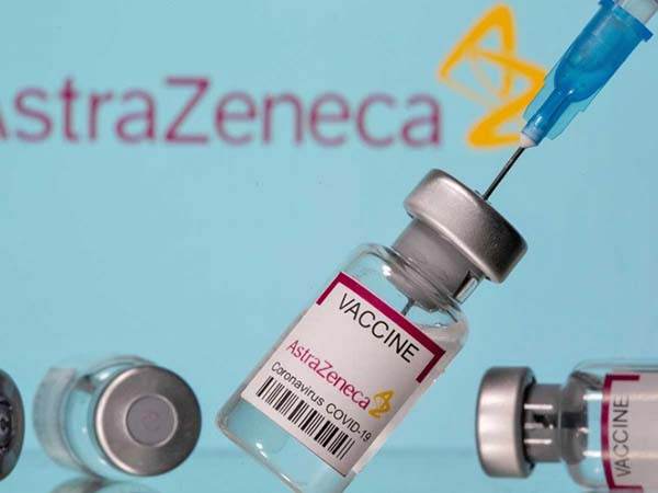 Muere profesora por hemorragia cerebral; le aplicaron vacuna AstraZeneca