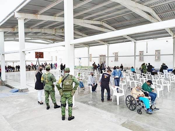 Avanza vacunación en Ciudad Frontera