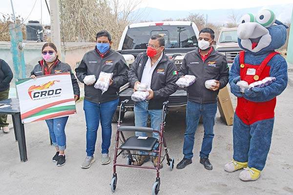 Entrega Oyervides apoyos alimentarios