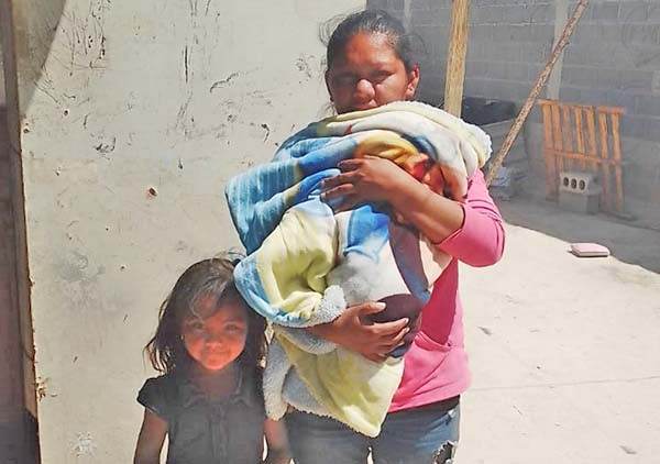 Clama por ayuda madre de familia